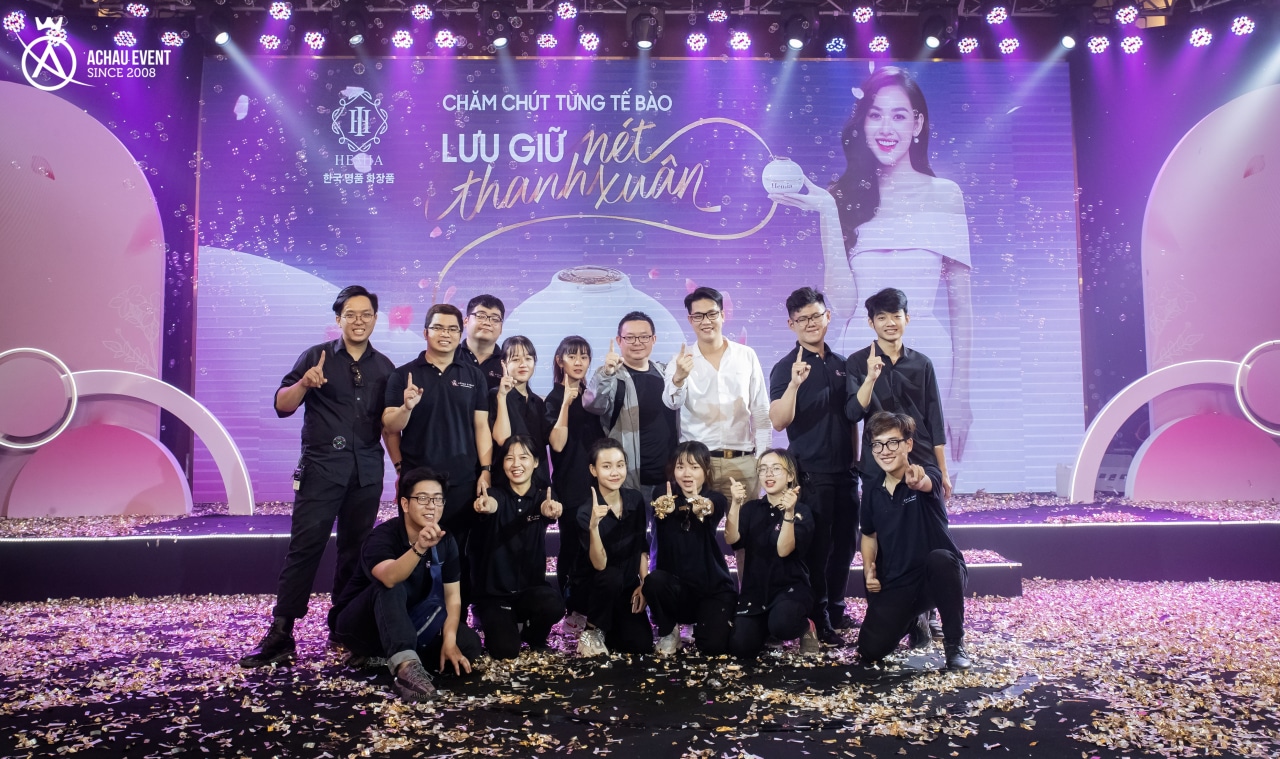 Các Ngành Nghề Thường Sử Dụng Nhân Sự Ngắn Hạn 4 Ngành sự kiện là một lĩnh vực khác mà việc sử dụng nhân sự ngắn hạn là vô cùng phổ biến. Các công ty tổ chức sự kiện, từ hội nghị, hội thảo đến các lễ hội, cần một số lượng lớn nhân sự tạm thời để phục vụ các hoạt động như setup, điều phối sự kiện, hỗ trợ khách mời và thực hiện các công việc hậu cần khác